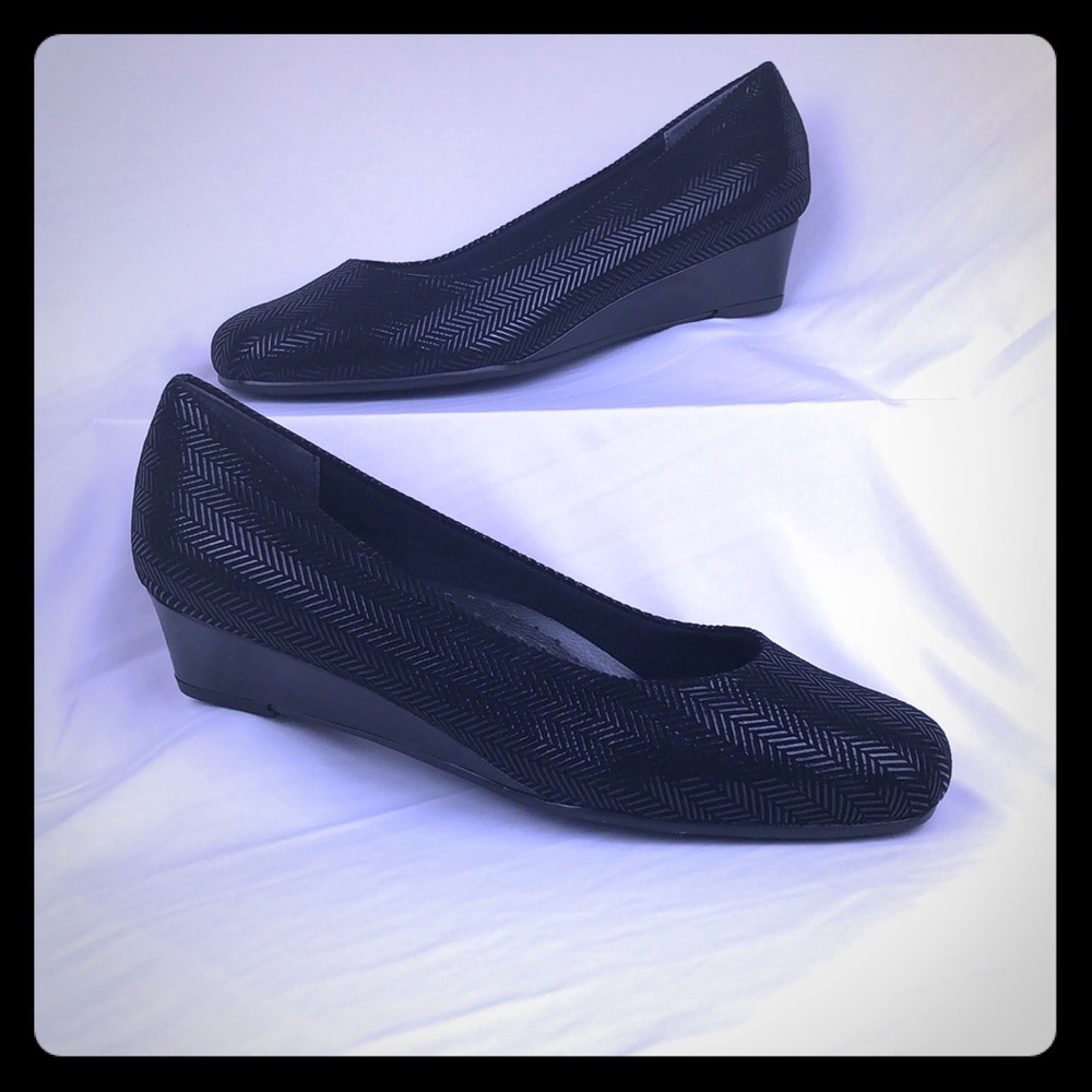 Women’s Trotters Black Wedges 10.5m